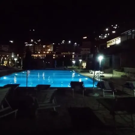 וילה Matthews House