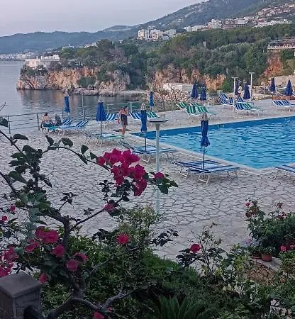 Matthews House וילה