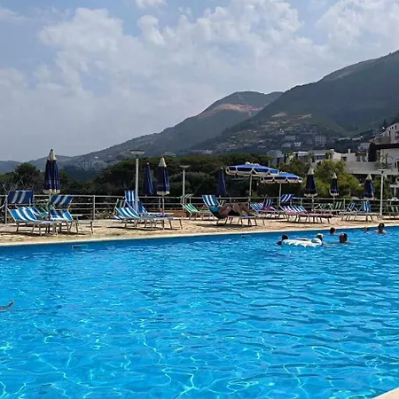 וילה Matthews House