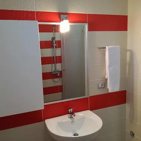 Matthews House * Vlorë