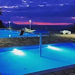 Matthews House * Vlorë
