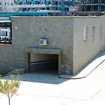 Villa Matthews House *