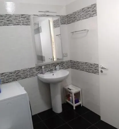 Matthews House * Vlore