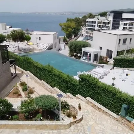 Matthews House Villa