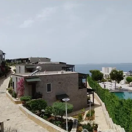 Matthews House * Vlorë
