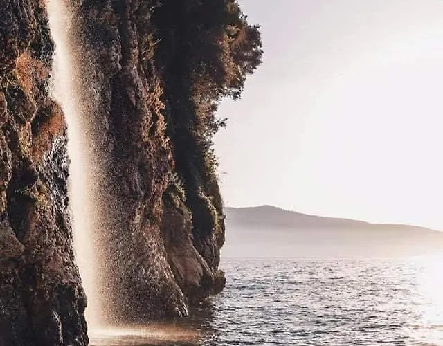 Villa Matthews House *