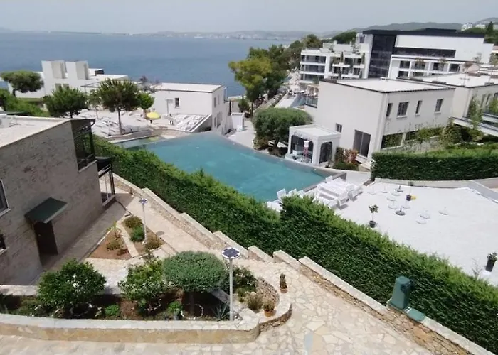 Matthews House Villa