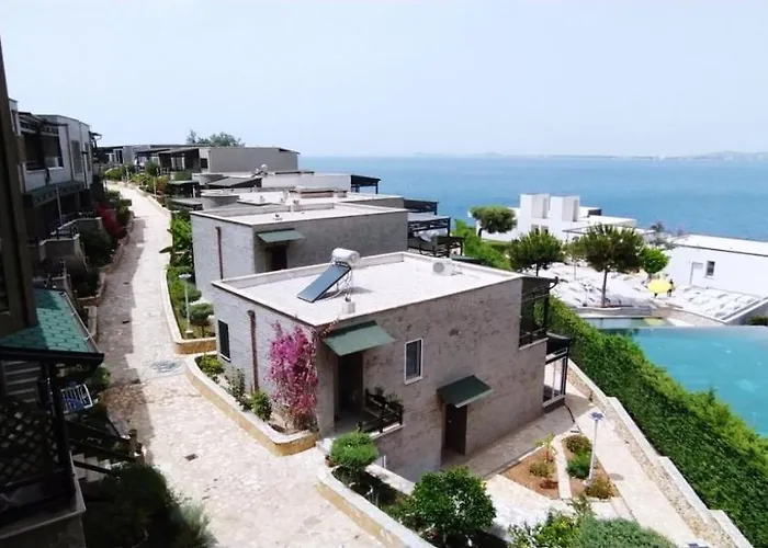 Villa Matthews House