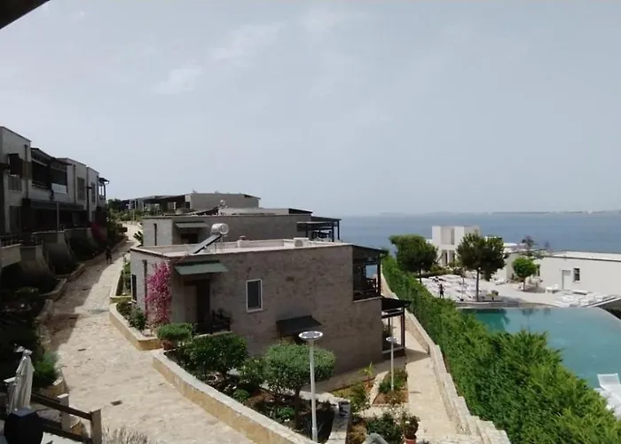 Matthews House * Vlorë