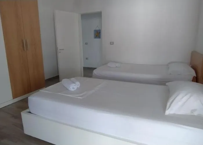 Matthews House Vlorë