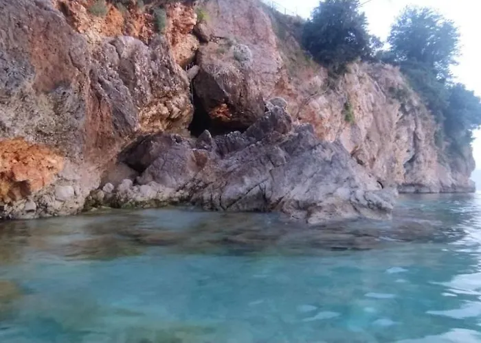 Villa Matthews House