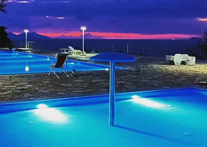 Matthews House * Vlorë