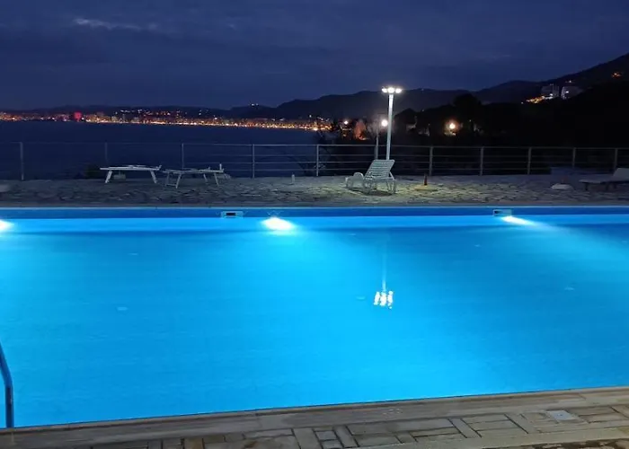 Matthews House Villa *