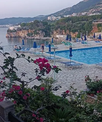 Matthews House Villa