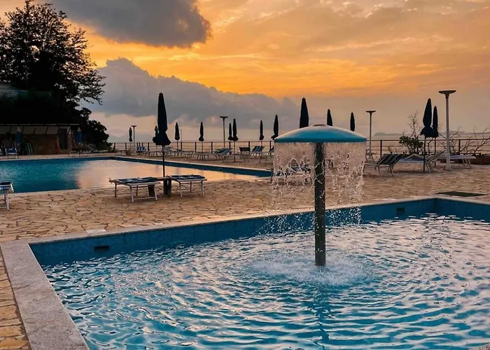 Matthews House * Vlorë