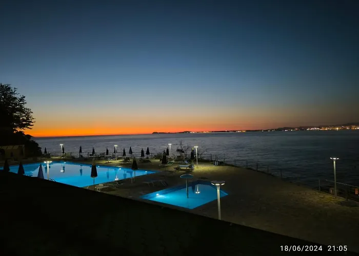 Matthews House Villa *