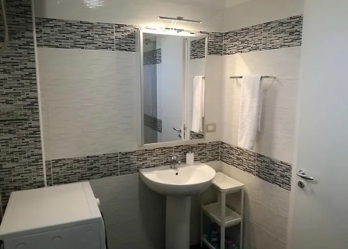 Matthews House * Vlorë