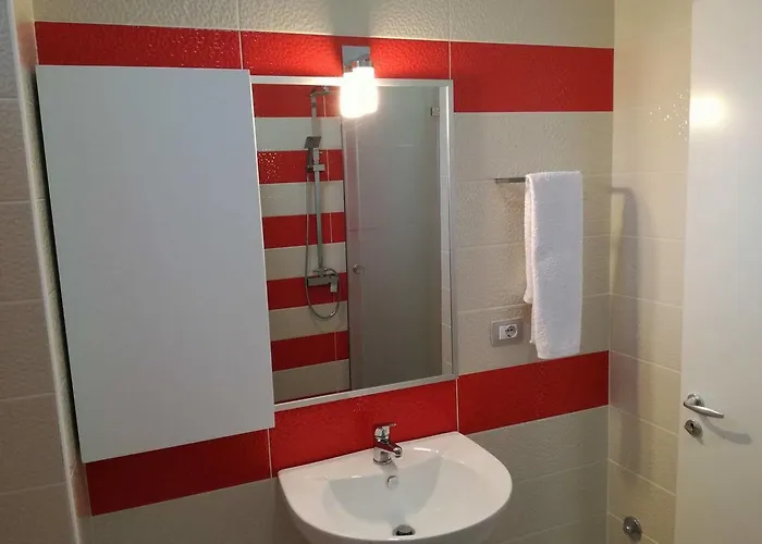 Matthews House * Vlorë