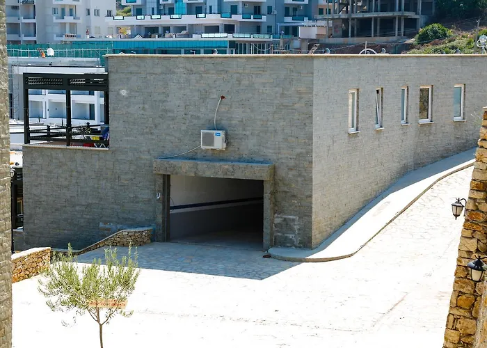 Villa Matthews House *